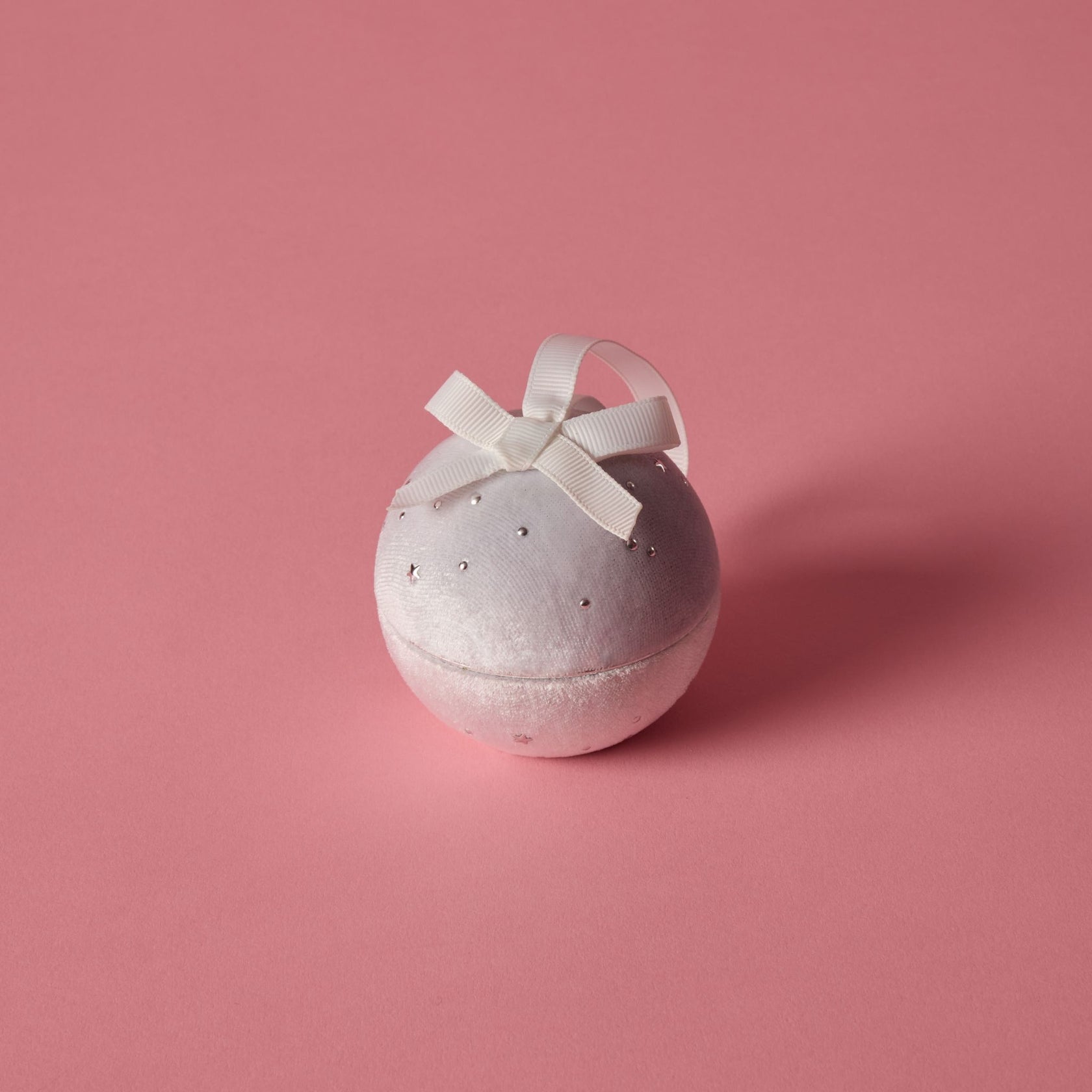 VELVET ORNAMENT GIFT PACKAGE - WHITE - Blue Sky Fashions & Lingerie